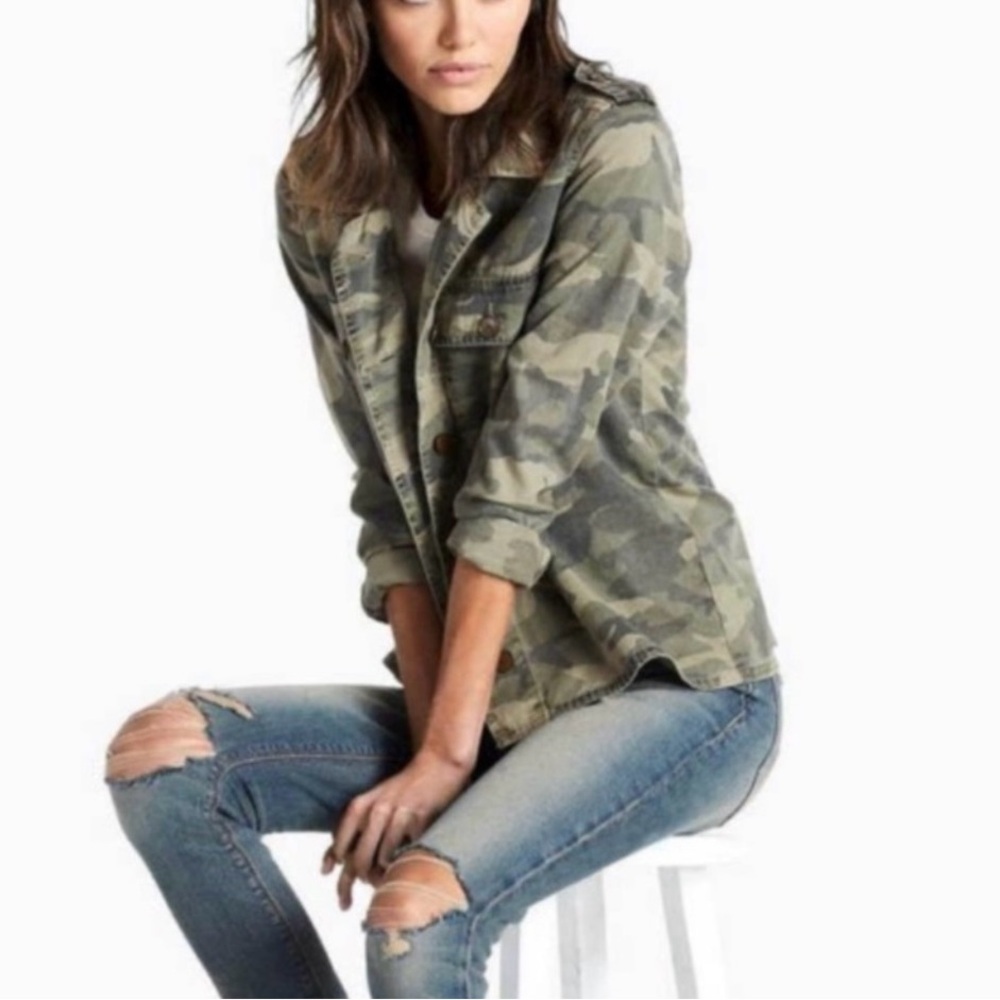 Lucky Brand Women’s Green Camo Print Long Sleeve Blouse Top Shirt NWOT Medium